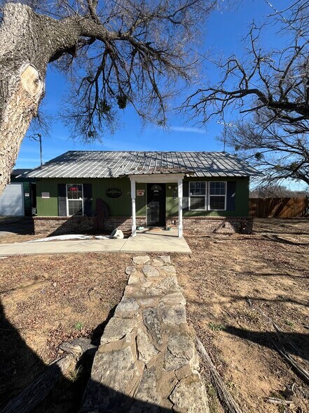 More Photos Of 2531 E Highway 199, Springtown Flex For Sale