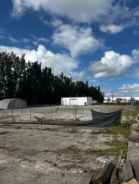 More Photos Of 4701 Oakes Rd, Davie Land For Lease