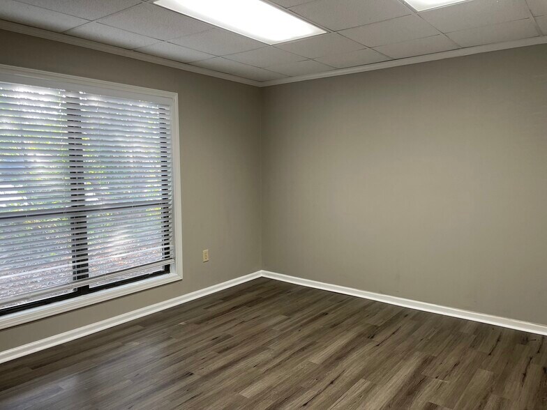 More Photos Of 770 Old Roswell Rd, Roswell Office For Lease