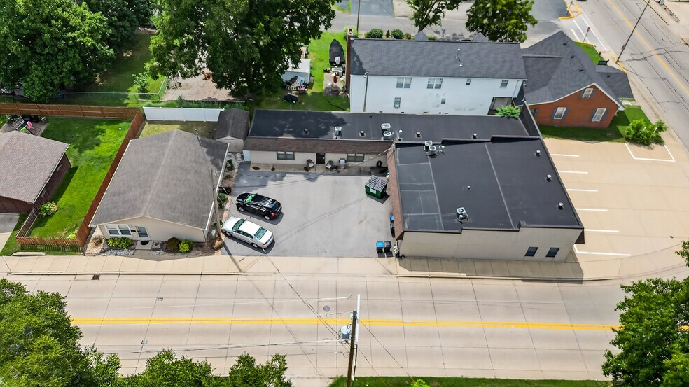 More Photos Of 638 Main St, Columbia Office For Sale