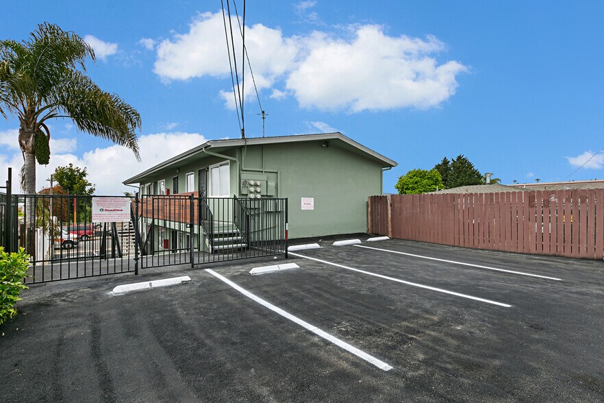 More Photos Of 1415 Marquette St, Oceanside Apartments For Sale