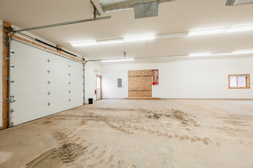 More Photos Of 373 280th St, Osceola Industrial For Lease