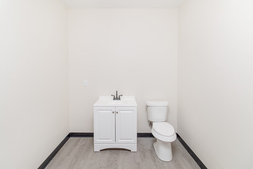 More Photos Of 101 Richards st, Brady Warehouse For Sale