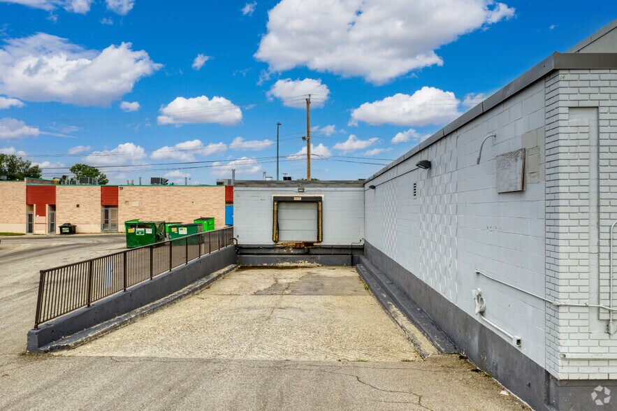 More Photos Of 3301 17th Ave SE, Calgary Drugstore For Lease