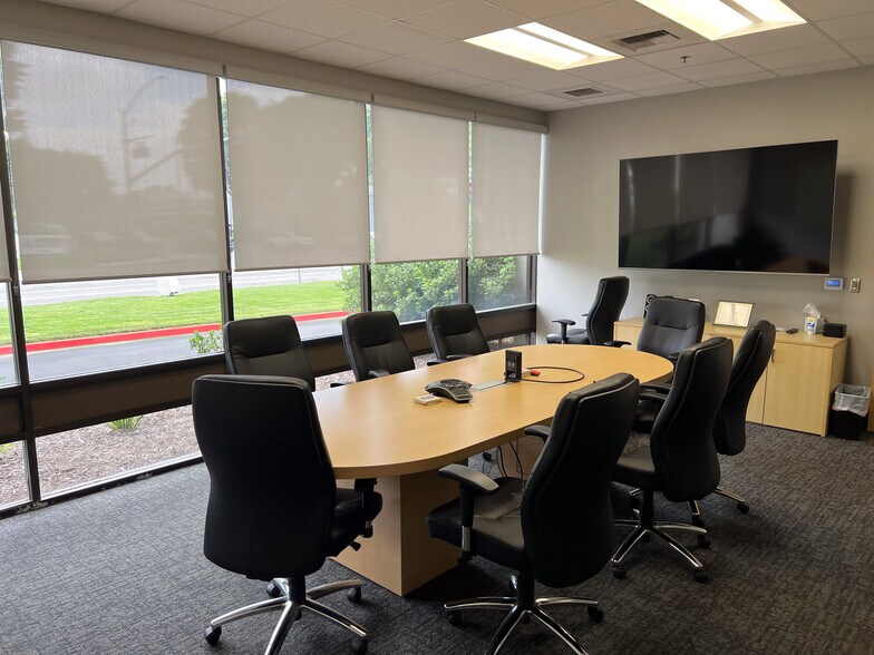 More Photos Of 25709 Rye Canyon Rd, Valencia Warehouse For Lease