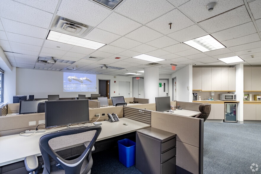 More Photos Of 1835 Market St, Philadelphia Office For Lease