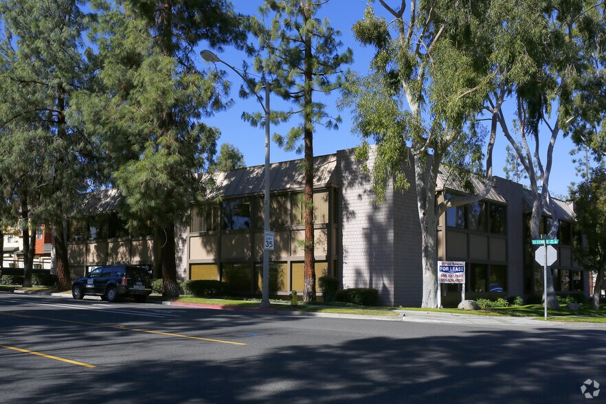 More Photos Of 5053 La Mart Dr, Riverside Medical For Sale