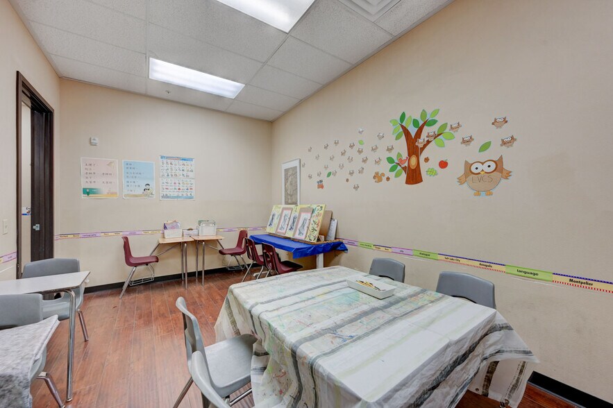 More Photos Of 6284 Spring Mountain Rd, Las Vegas Office For Sale
