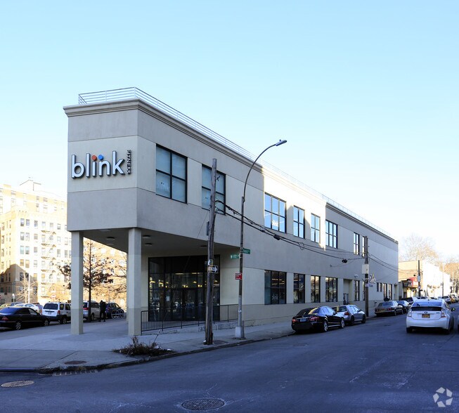 More Photos Of 1490 Macombs Rd, Bronx General Retail For Lease
