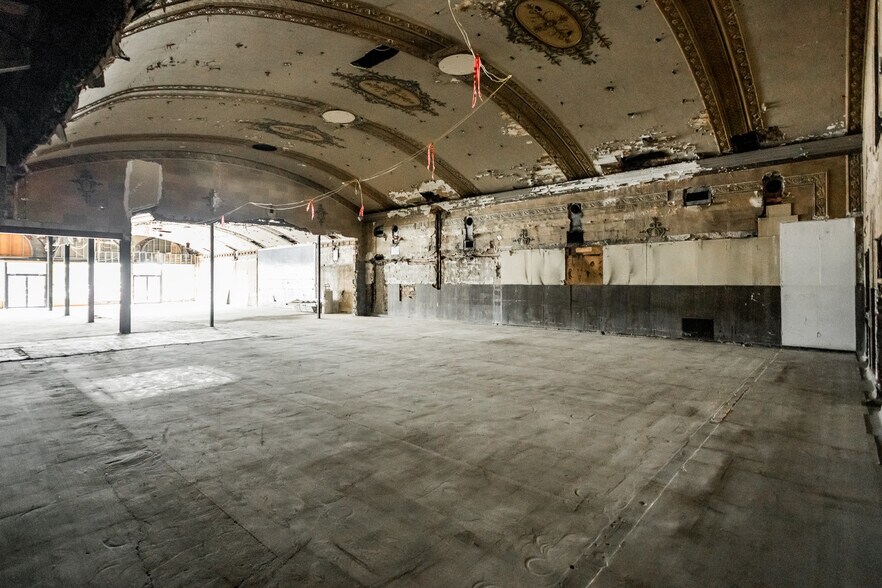 More Photos Of 6532 Woodward Ave, Detroit General Retail For Sale