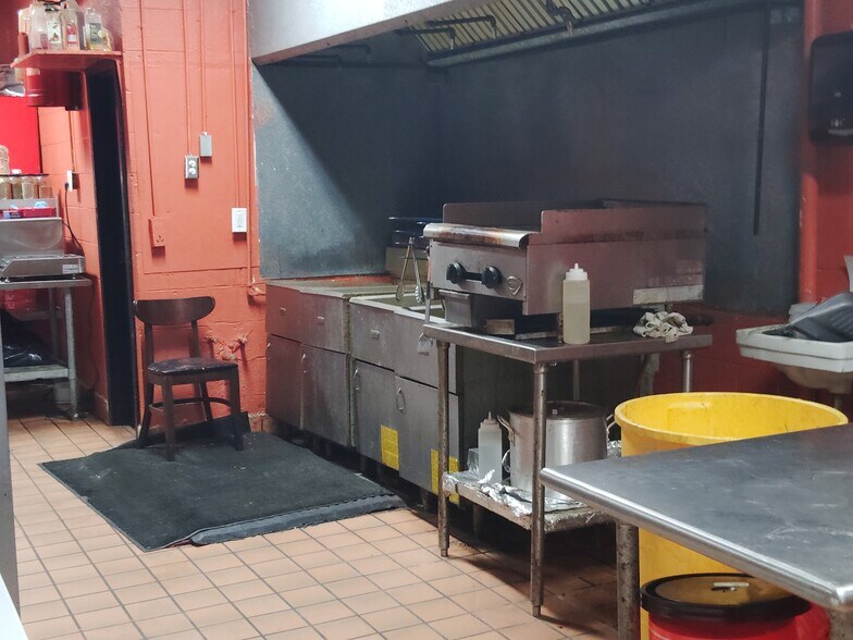 More Photos Of 645 E Georgia Ave, Memphis Bar For Sale