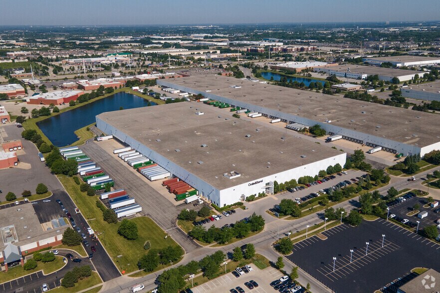 More Photos Of 443 Fort Hill Dr, Naperville Warehouse For Lease