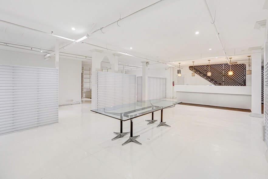 More Photos Of 530 Santa Monica Blvd, Santa Monica Storefront For Lease