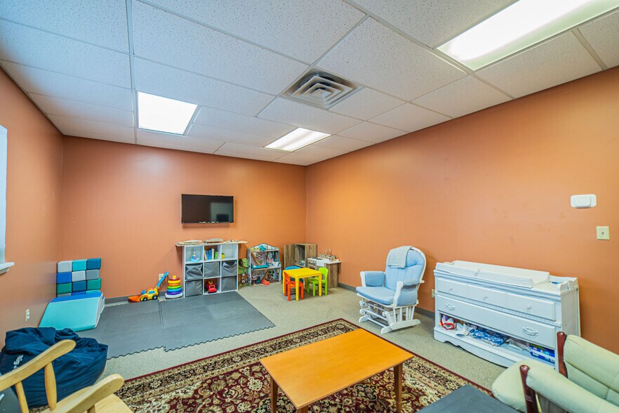More Photos Of 3530 Park Plaza Rd, Paducah Flex For Lease