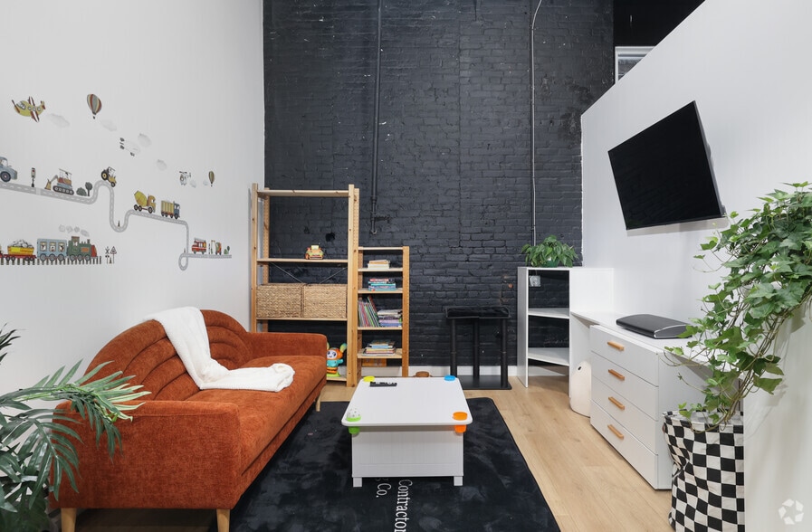 More Photos Of 58 Pulaski St, Peabody Unknown For Lease