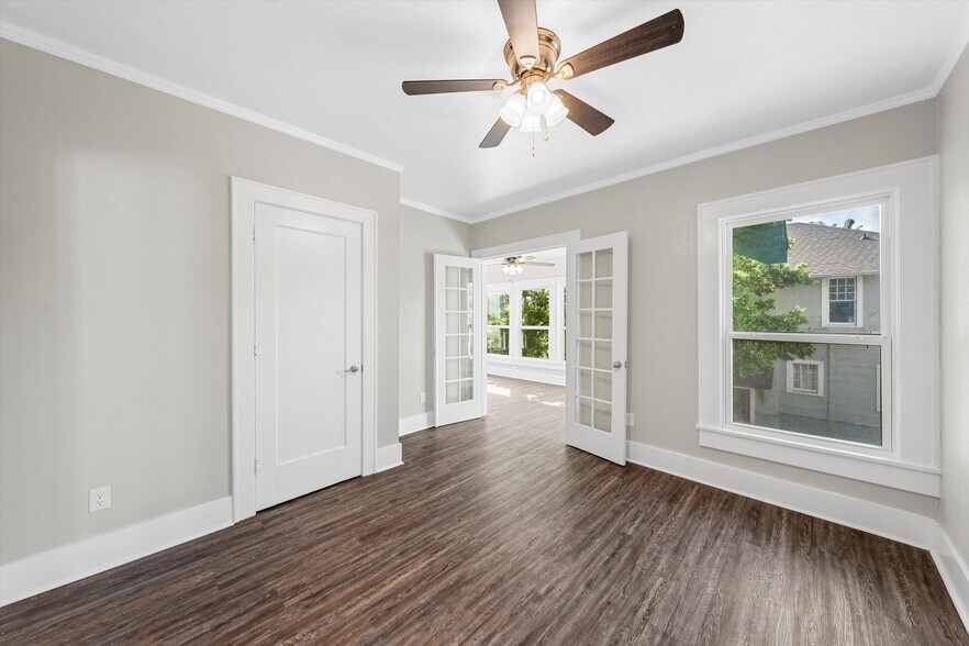 More Photos Of 1314 N 15th St, Waco General Retail For Sale