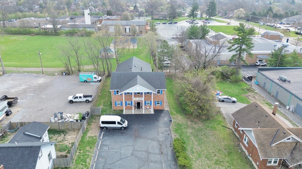 More Photos Of 8240 Clara Ave, Cincinnati Office For Sale