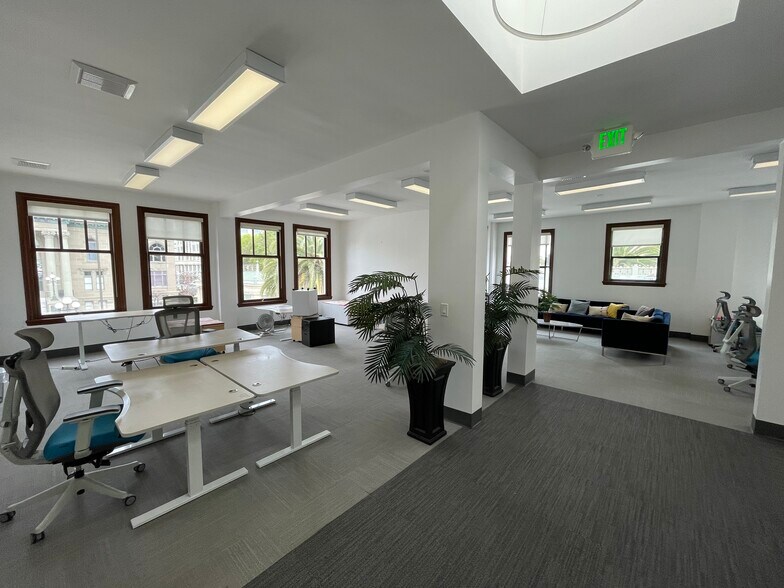 More Photos Of 2209-2223 Broadway St, Redwood City Movie Theatre For Lease