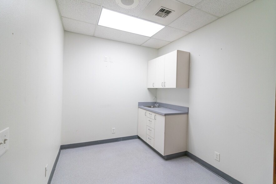 More Photos Of 6610 NE 181st St, Kenmore Medical For Lease