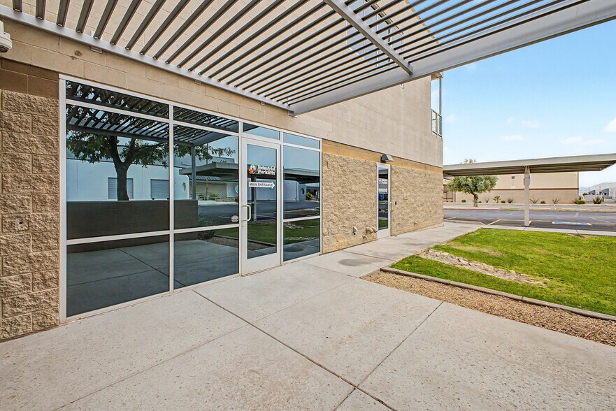 More Photos Of 230 N 48th Ave, Phoenix Manufacturing For Lease