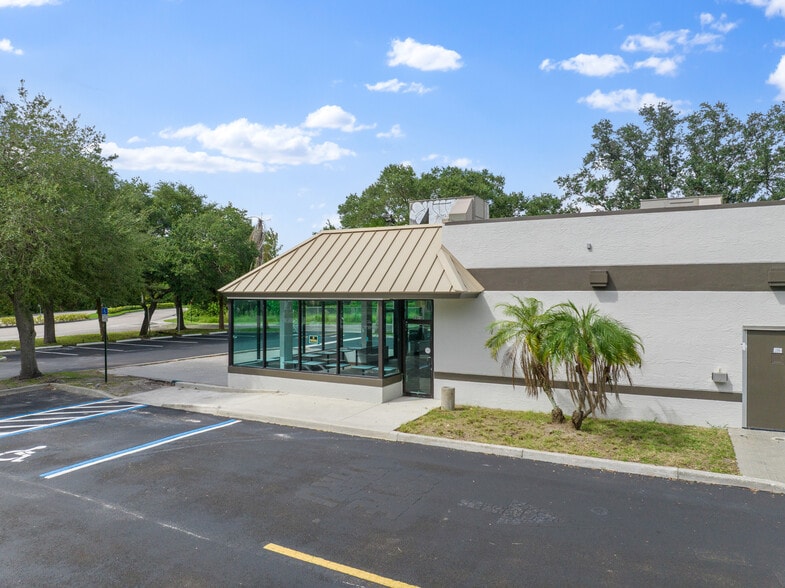 More Photos Of 1919 94th Ct, Vero Beach Freestanding For Sale