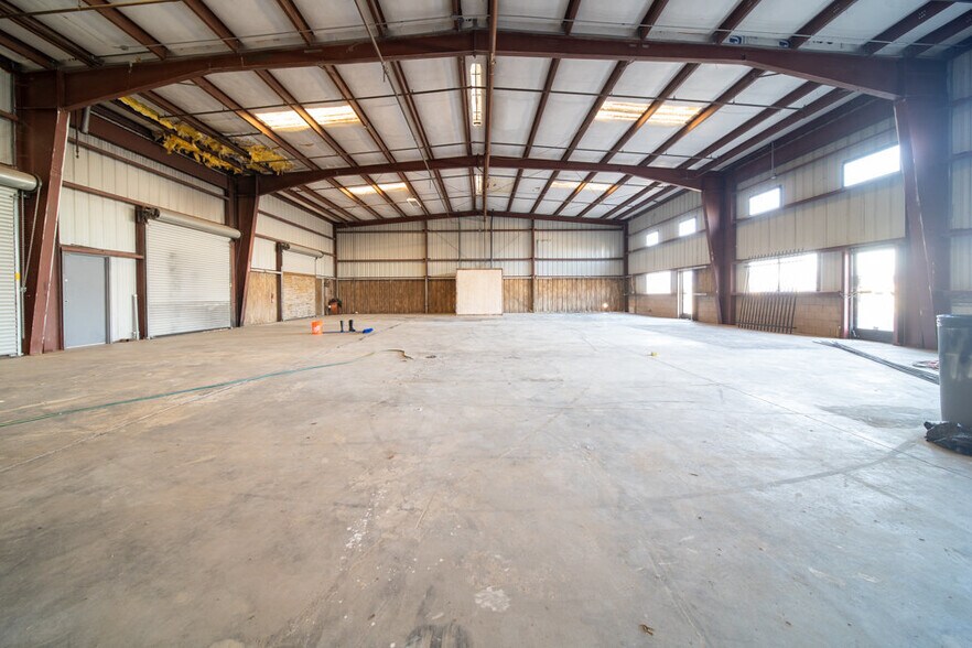 More Photos Of 180 E San Antonio Dr, King City Manufacturing For Lease