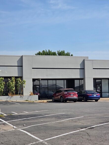 More Photos Of 1300-1336 S York St, Muskogee Storefront For Lease