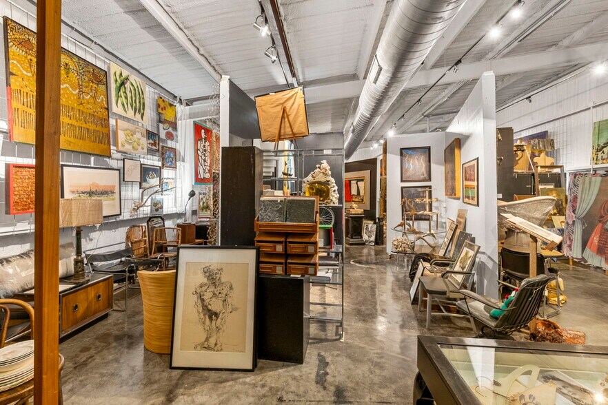 More Photos Of 1725 S US Highway 281, Blanco Freestanding For Sale