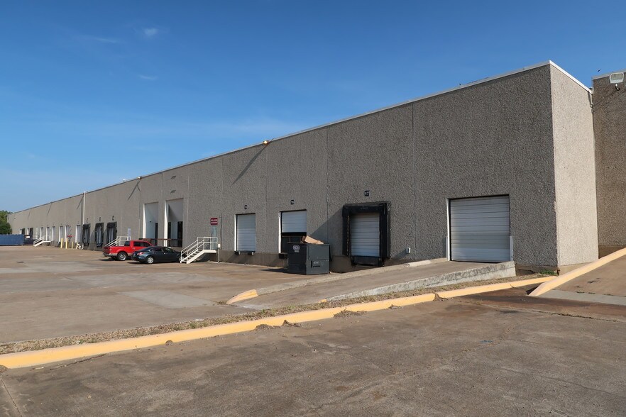 More Photos Of 3605-3665 La Reunion Pky, Dallas Distribution For Lease