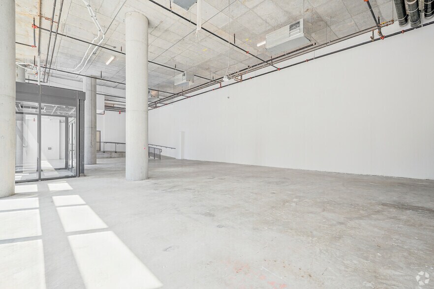 More Photos Of 23 Spadina Ave, Toronto Apartments For Lease