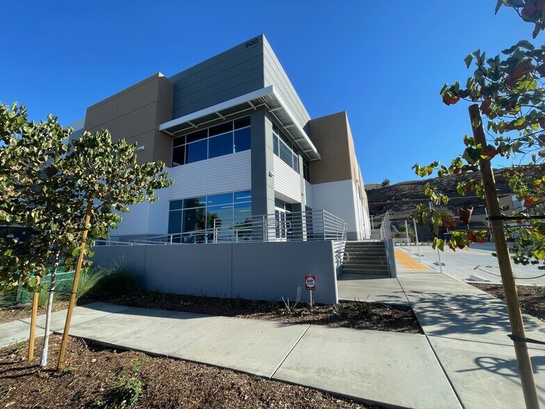 More Photos Of 900 Marlborough ave, Riverside Manufacturing For Lease