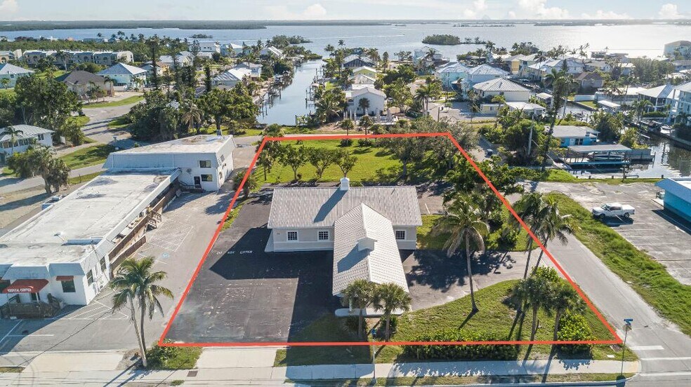 More Photos Of 6061 Estero Blvd, Fort Myers Bank For Sale