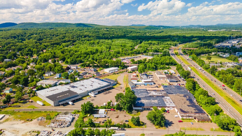 More Photos Of 59 Old Broadway E, North Haven Showroom For Sale