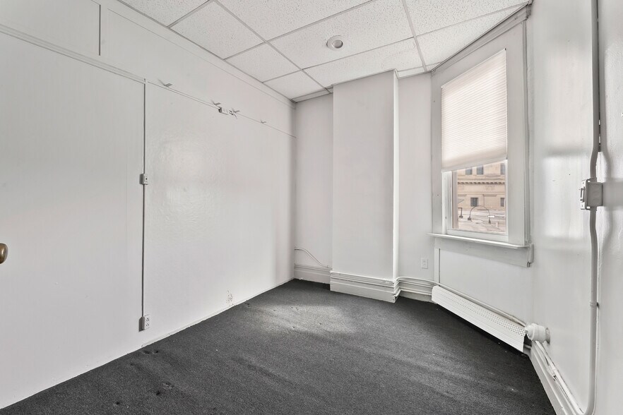 More Photos Of 507 32nd St, Union City Storefront Retail Office For Sale