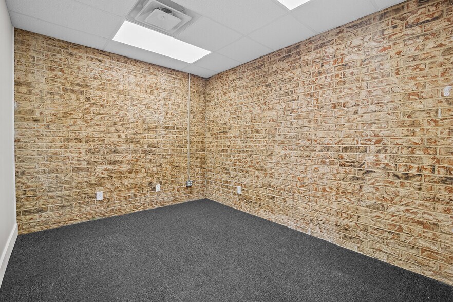 More Photos Of 2300 E 14th St, Tulsa Office For Lease