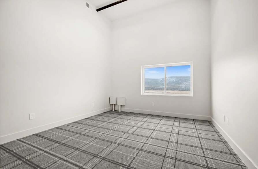 More Photos Of 4518 Forestdale Dr, Park City Office Residential For Lease