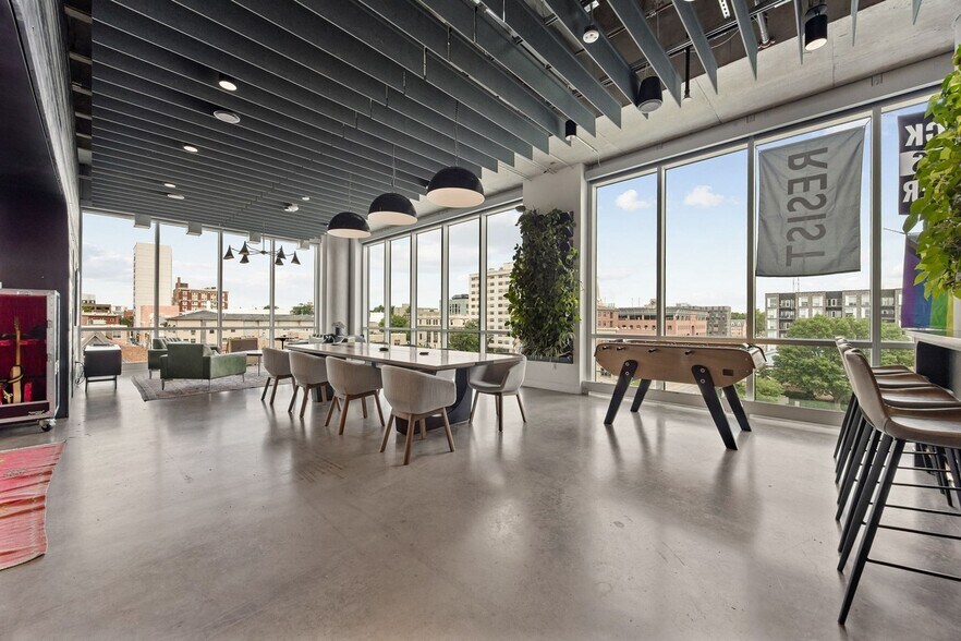 More Photos Of 404 E College St, Iowa City Hotel For Sale