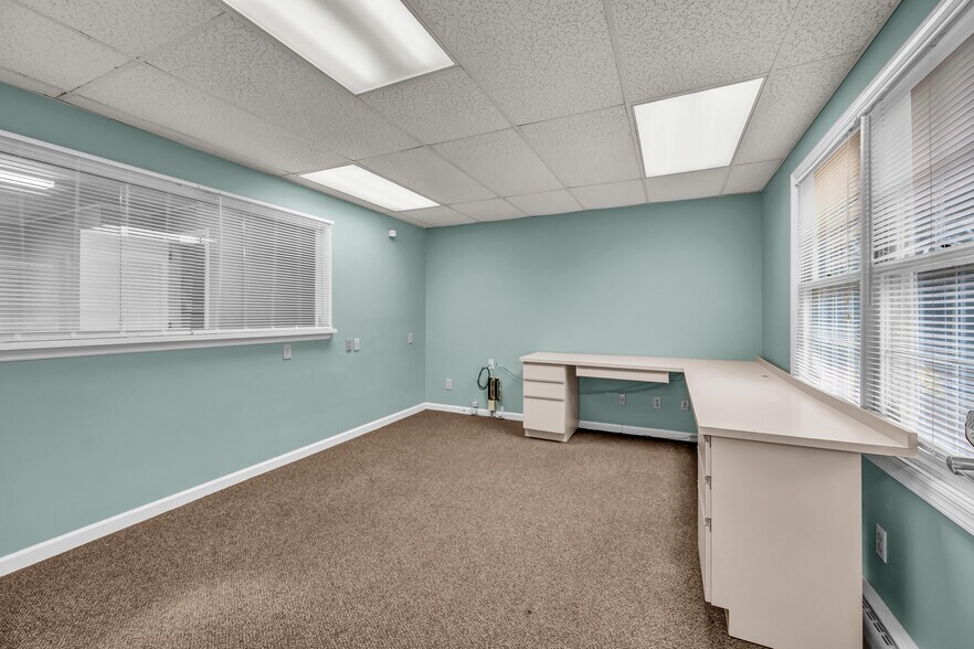 More Photos Of 172 Mount Pleasant Rd, Newtown Medical For Lease