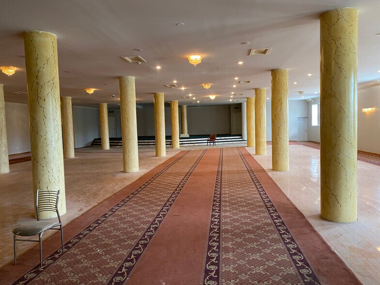 More Photos Of 2613 W Hunting Park Ave, Philadelphia Light Distribution For Lease
