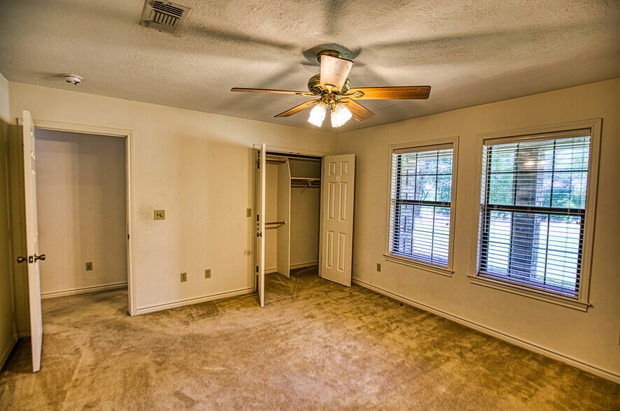 More Photos Of 655 Farmers Rd, Brenham Loft Creative Space For Sale