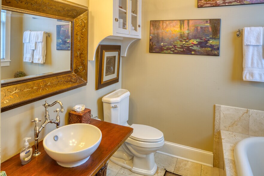 More Photos Of 14 E Taylor St, Savannah Specialty For Sale