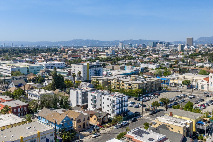 More Photos Of 1933 Magnolia Ave, Los Angeles Apartments For Sale