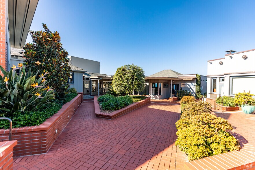 More Photos Of 1258-1274 Prospect St, La Jolla Storefront For Lease