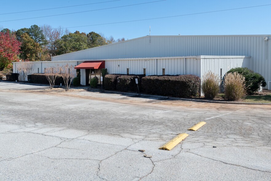 More Photos Of 1 Leggett Rd, Social Circle Warehouse For Lease