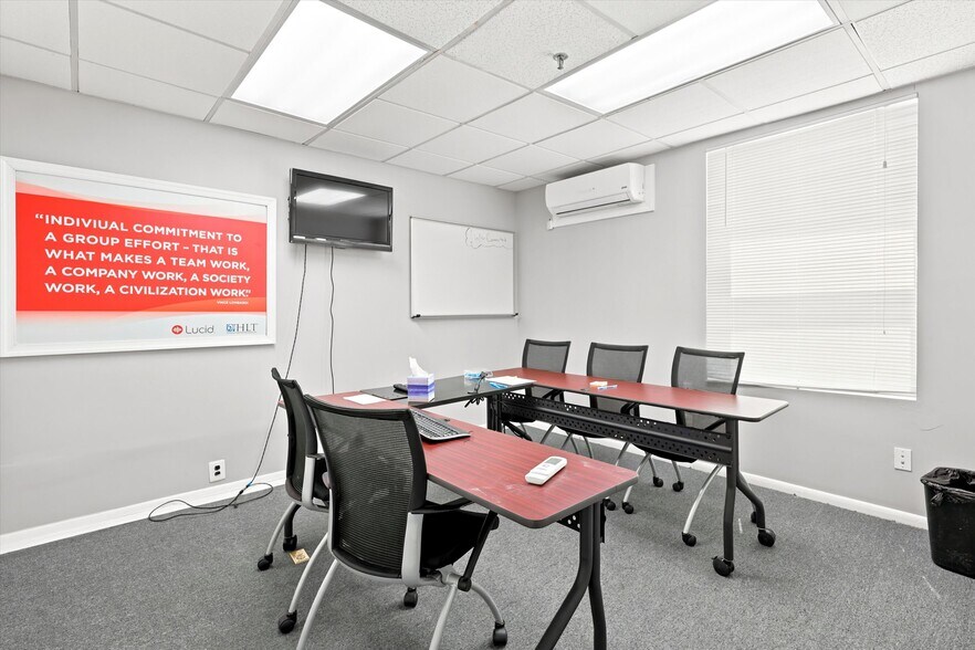 More Photos Of 806 Beaver St, Bristol Office For Sale