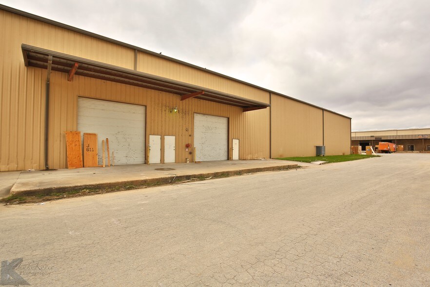 More Photos Of 4650 S Treadaway Blvd, Abilene Light Distribution For Lease
