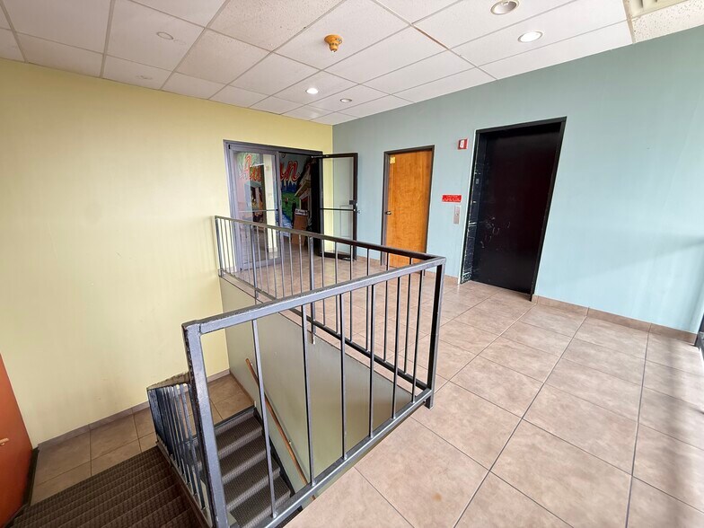 More Photos Of 1606 Headway Cir, Austin Light Manufacturing For Lease