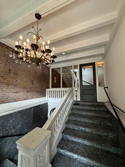 More Photos Of 471 Delaware Ave, Buffalo Office For Lease