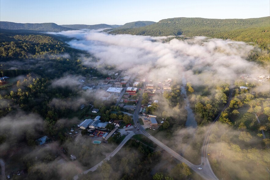 More Photos Of 304 East Court Street, Jasper Hotel For Sale