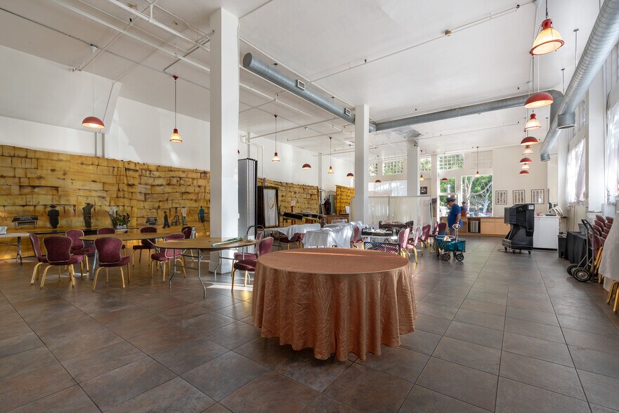 More Photos Of 720 4th Ave, San Diego Apartments For Lease